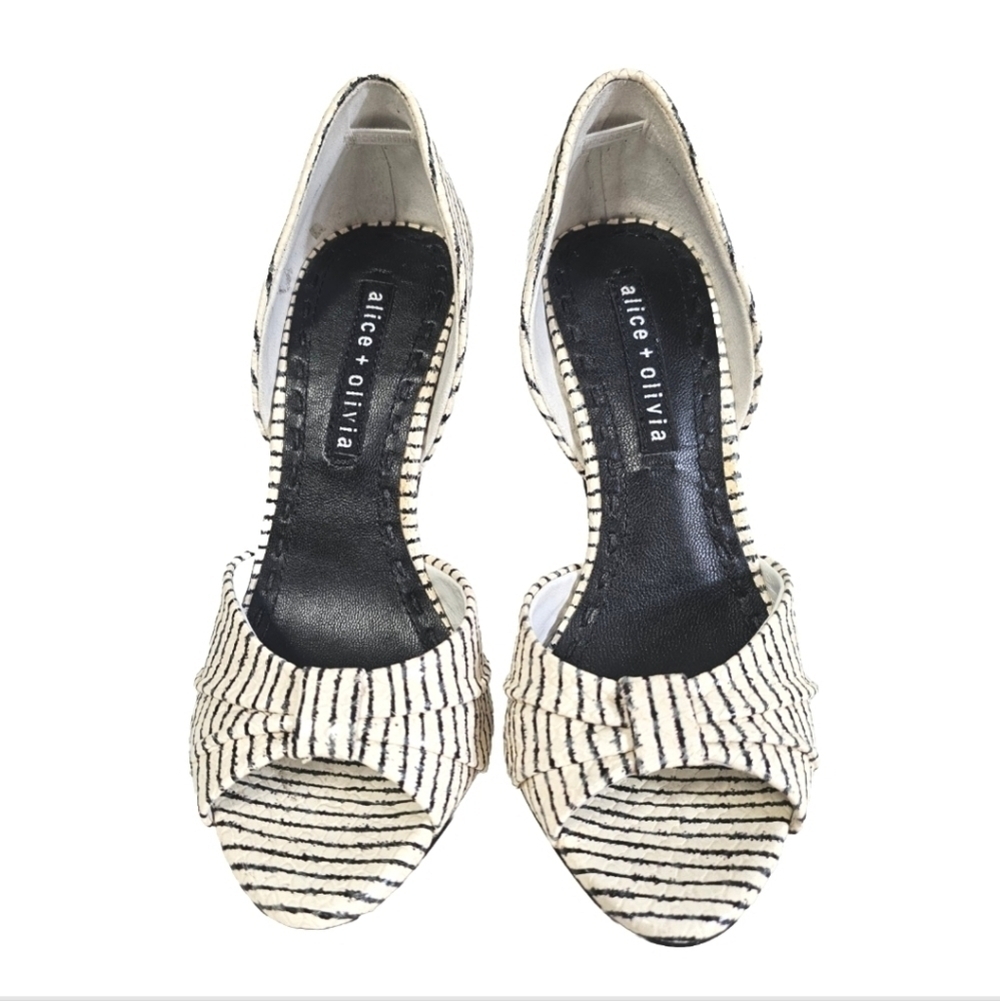 Alice + Olivia  4 Inch Beige Black Pinstripes Heels Pumps Shoes US 5 / EU 35